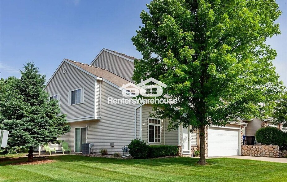 Building Photo - 3799 Village Run Dr