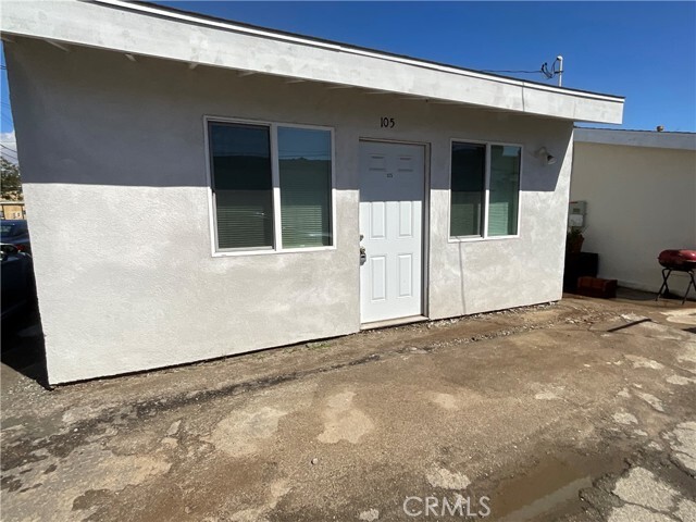 Building Photo - 17371 Queens Ln