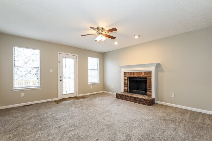 Building Photo - 9199 Fairway Ct