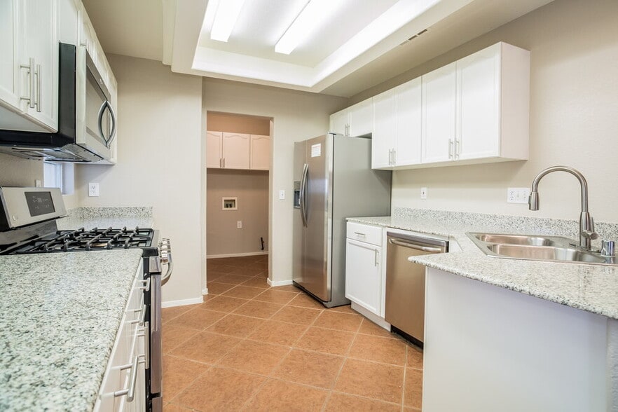 Building Photo - 3307 Epson St