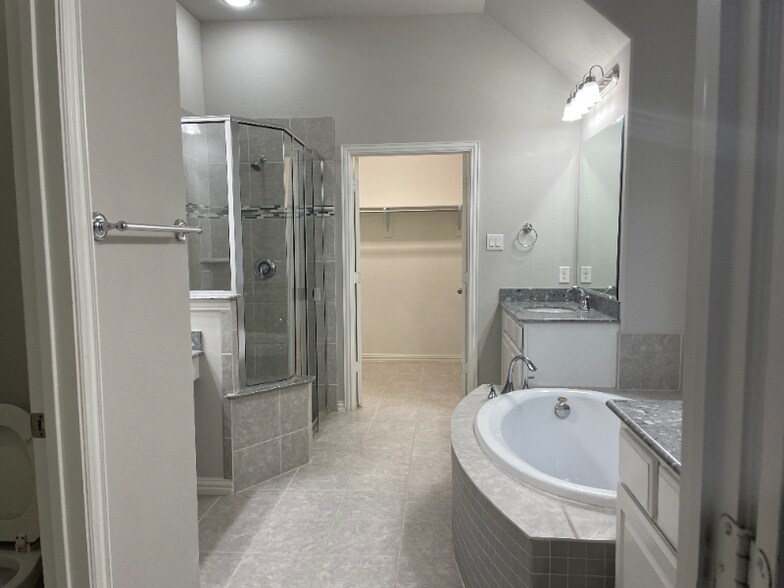 Building Photo - 6809 Helena Way