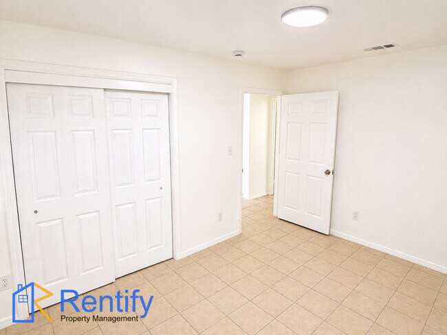 Building Photo - 3-Bed, 2-Bath in North Bakersfield – Only for $1,495