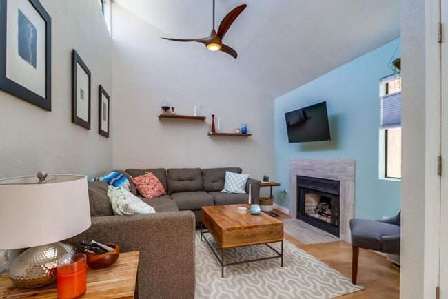 Building Photo - Stunning 2 bed 2 bath top floor condo in gated community with 2 covered parking spaces!