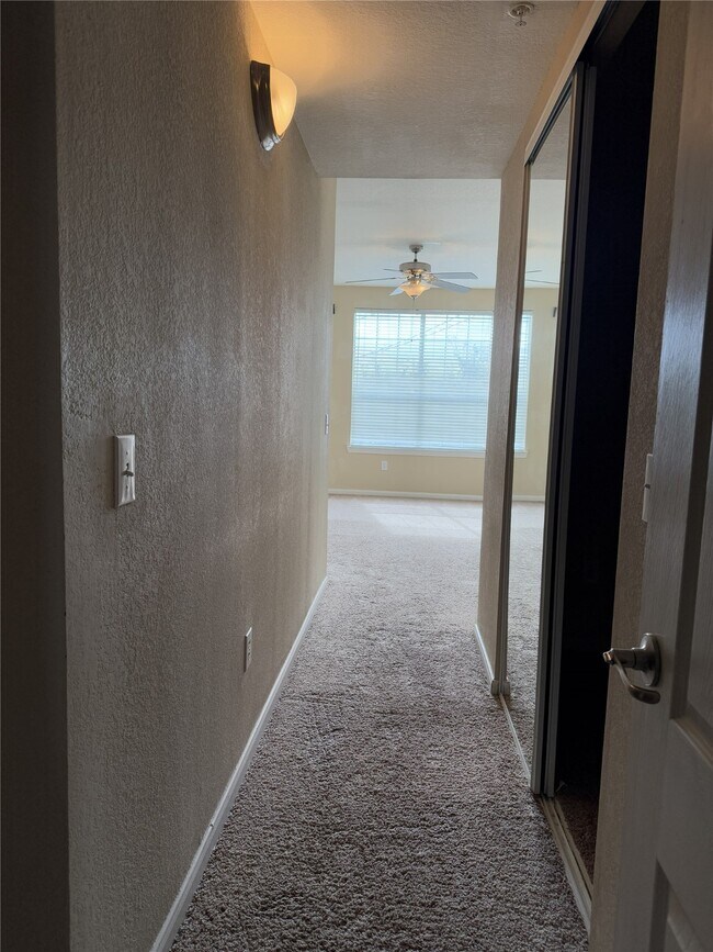 Building Photo - 7575 Kirby Dr