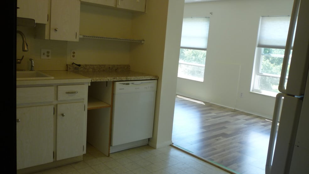 Building Photo - 2402 Ecuadorian Way