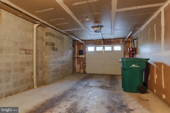 Building Photo - 1127 Wicklow Ct