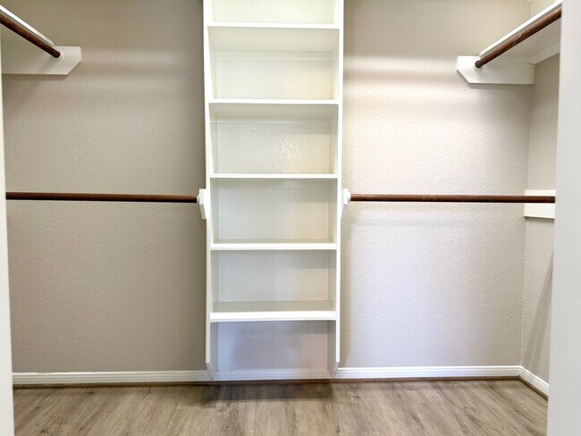 Building Photo - 8139 Edenwood Dr