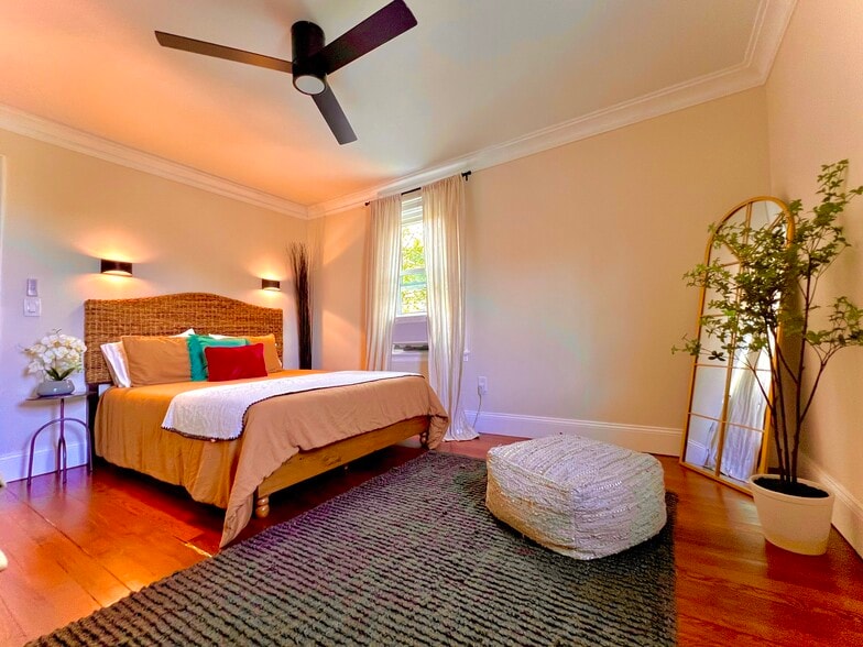 Building Photo - 13 Brinley St