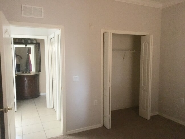 Building Photo - 8550 Kingbird Loop