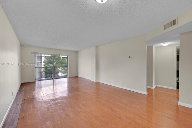 Building Photo - 1100 NW 87th Ave