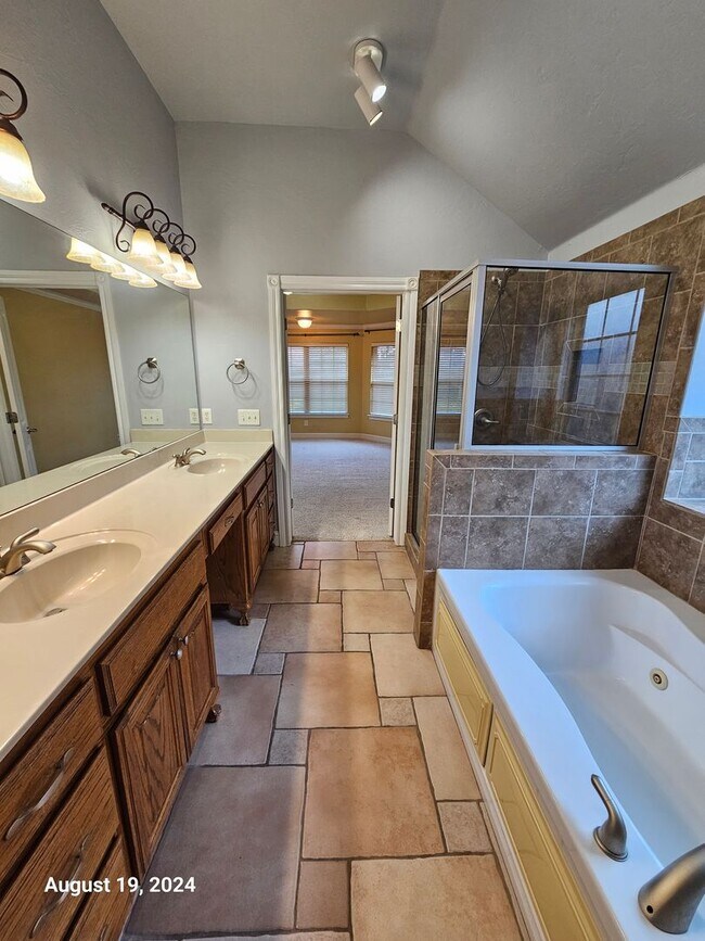 Building Photo - 3 (Bed)/2.5 (Bath) w/ Storm Shelter and Po...
