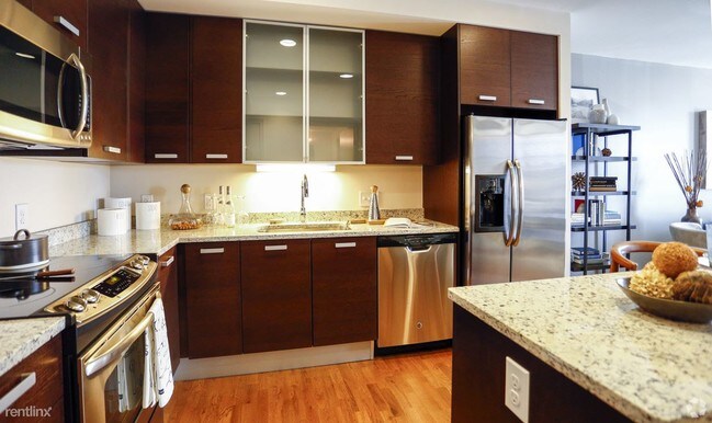 Building Photo - 112 beverly St