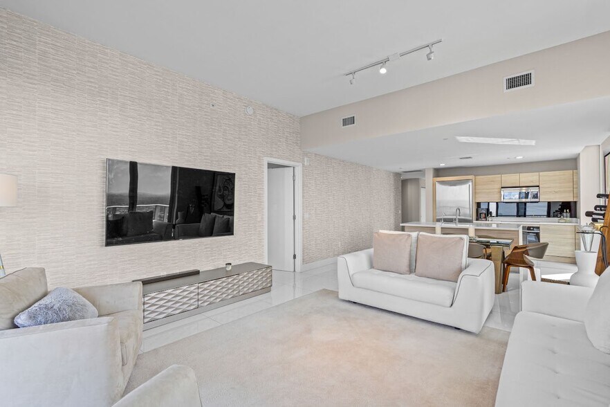 Building Photo - 16385 Biscayne Blvd