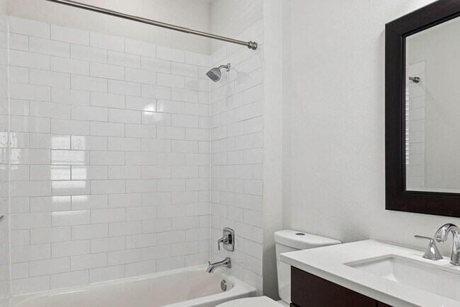 Building Photo - 734 W 20th St