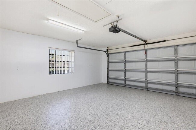 Building Photo - 1902 SE Gaskins Cir