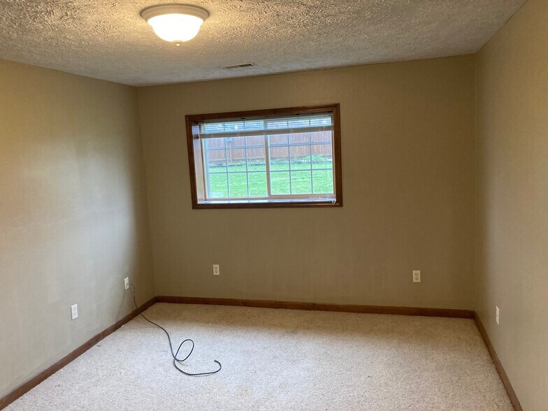 Building Photo - 502 Pepper Hill Dr