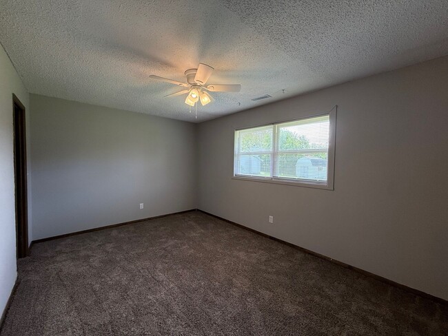 Building Photo - 3420 Fontenac Dr