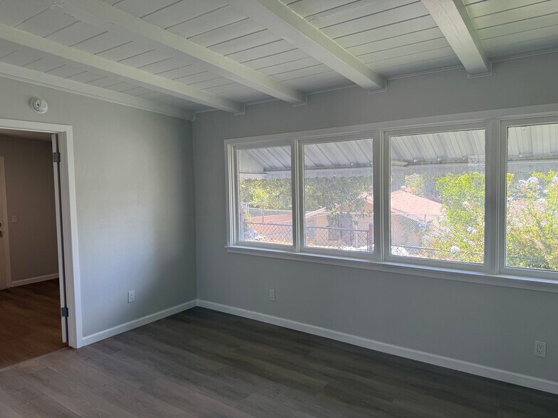 Building Photo - 10260 Marcus Ave