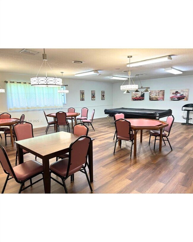 Building Photo - 7787 Golf Cir Dr