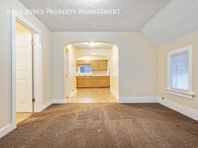 Building Photo - 36 Scott St