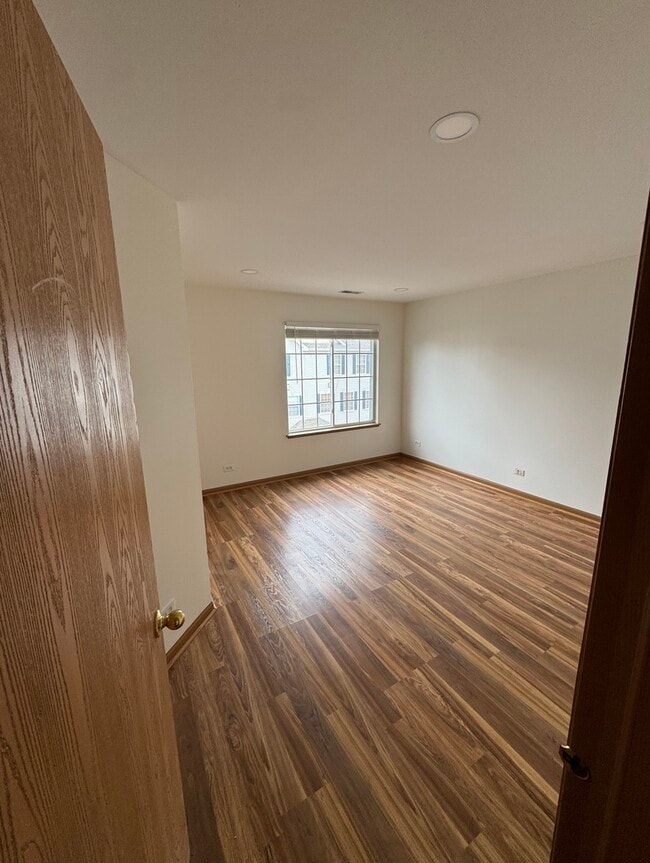 Building Photo - 409 Evergreen Cir