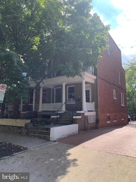 Building Photo - 1708 Kilbourne Pl NW