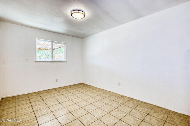 Building Photo - 3008 Barkarian Pl