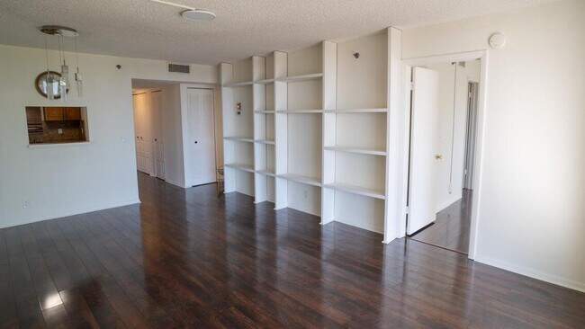 Building Photo - 4640 Lucerne Lakes Blvd W