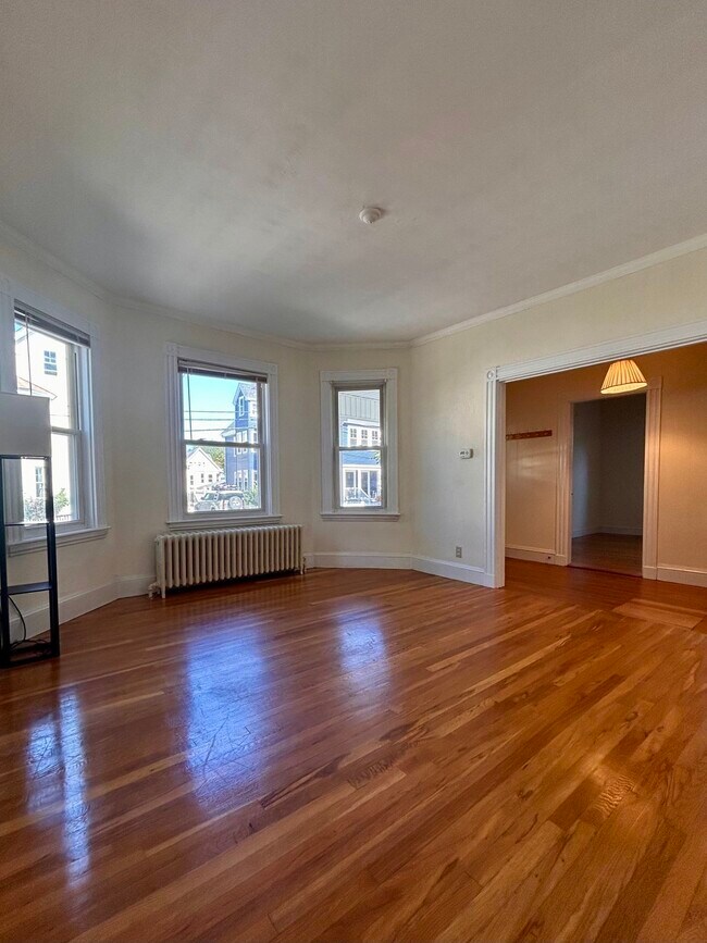 Building Photo - 75 Elmira St