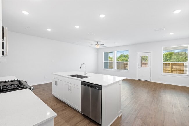 Building Photo - 3015 Dovedale St