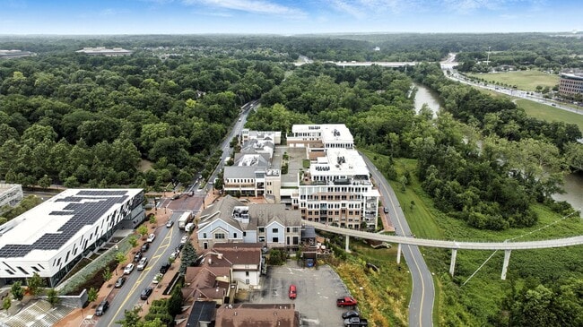 Building Photo - Luxury Condo in Dublin's Coveted Bridge Pa...