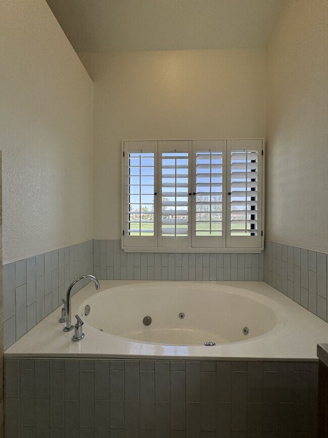 Building Photo - LUXURY LAKEFRONT GAINEY RANCH TOWNHOME WITH GOLF COURSE VIEWS – RESORT STYLE SCOTTSDALE LIVING!