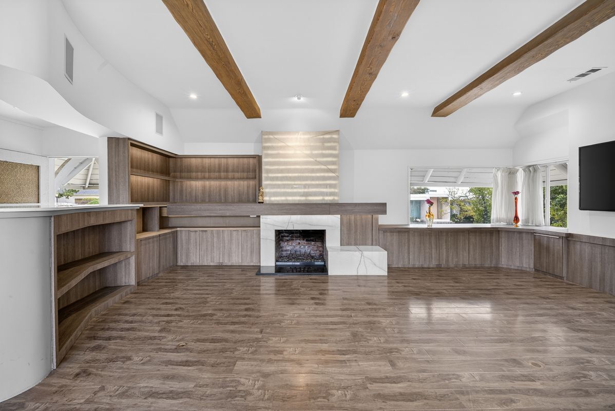 Building Photo - 935 Linda Flora Dr