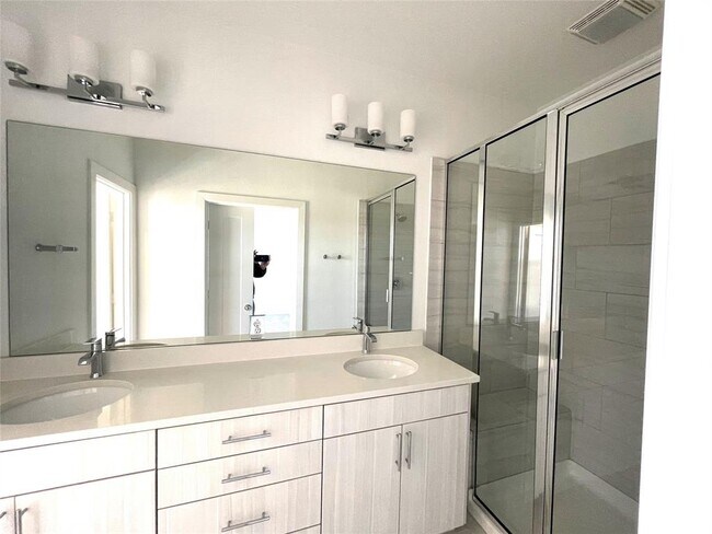 Building Photo - 18720 Centro Main St