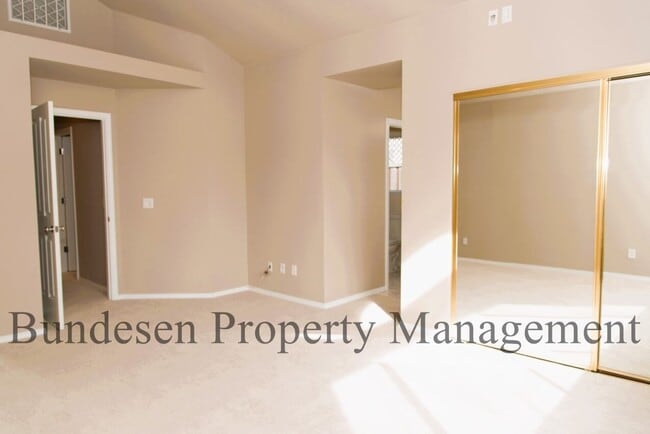 Building Photo - 806 Wine Ct