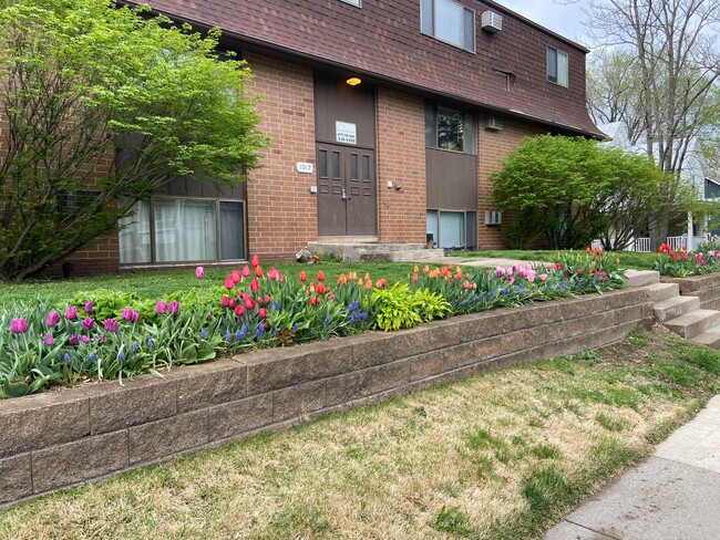 Building Photo - Claremont Apartments