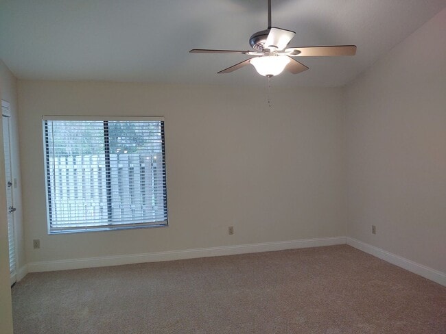Building Photo - Gorgeous 3 bedroom 2 bath townhome with FL...