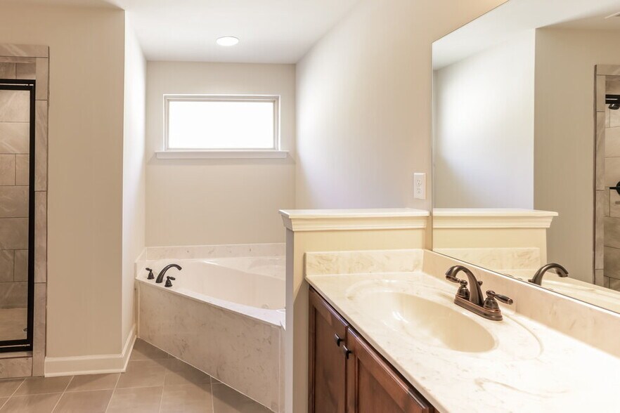 Building Photo - 1415 Chase Cv