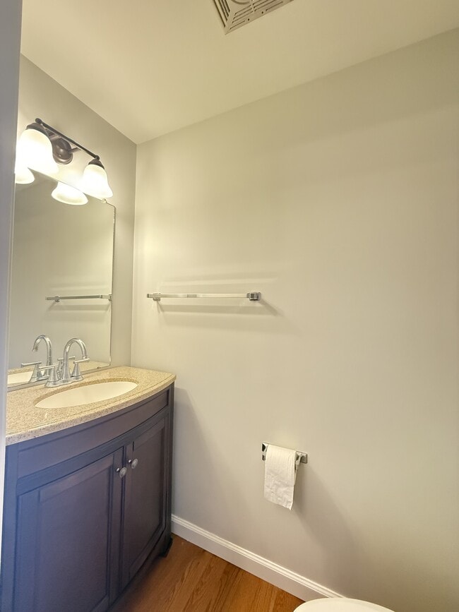 Building Photo - 3208 Bolgos Cir