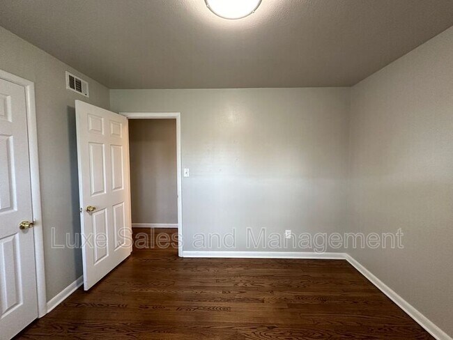 Building Photo - 133 W. Jarman Drive