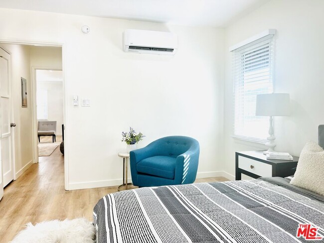 Building Photo - 1843 Normandie Ave