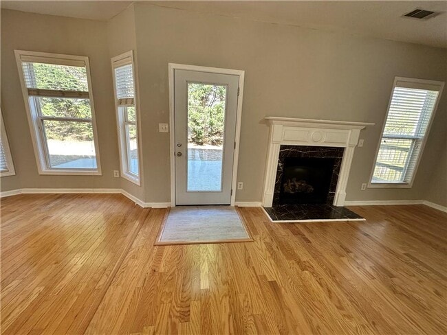 Building Photo - 2403 Walnut Tree Ln