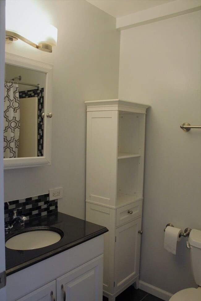 Building Photo - 440 Meadow Green Ln