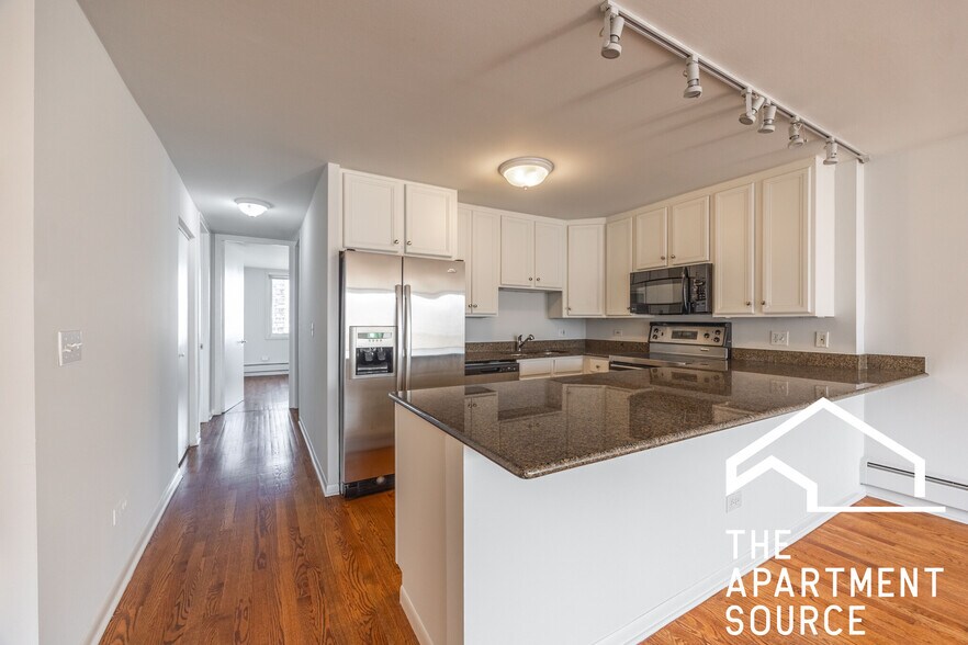 Building Photo - 1350 N Dearborn St