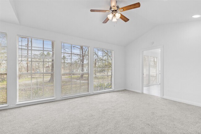 Building Photo - 16643 Lake Cir