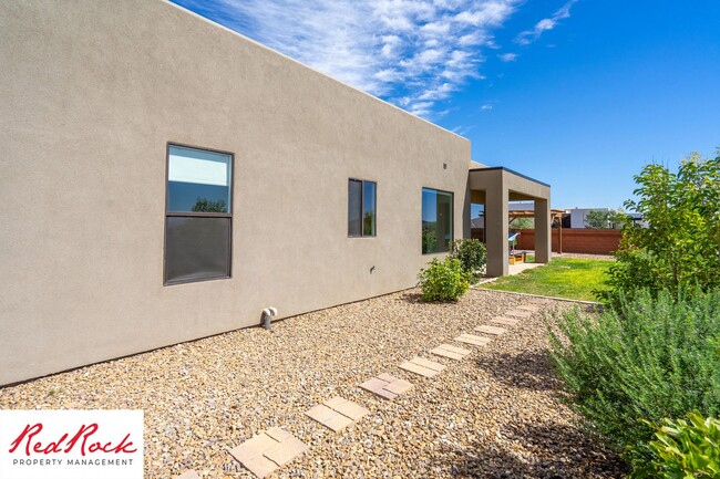 Building Photo - DOG FRIENDLY 4-Bedroom Modern Desert Home ...