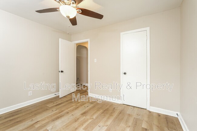 Building Photo - 817 Elon St