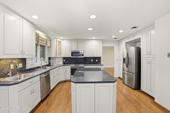 Building Photo - 601 Duchess Ct