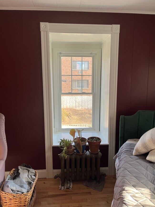 Bedroom 2 window seat - 90 Franklin Ave