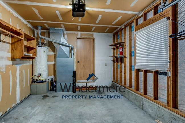 Building Photo - 2 Bed 1 Bath House W/ Garage